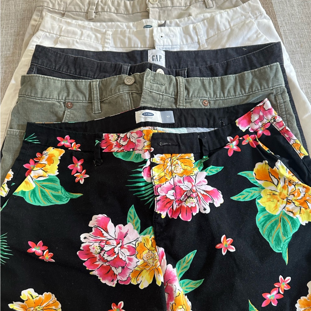 Set of size 10 Old Navy and Gap shorts. 3” inseam.